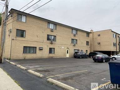 Main picture of 1370 E Washington St