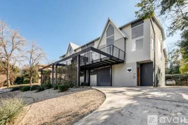 Main picture of 128 Marcia Pl