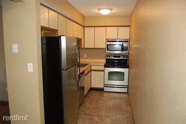 Main picture of 902-906 N Dodge St Apartments