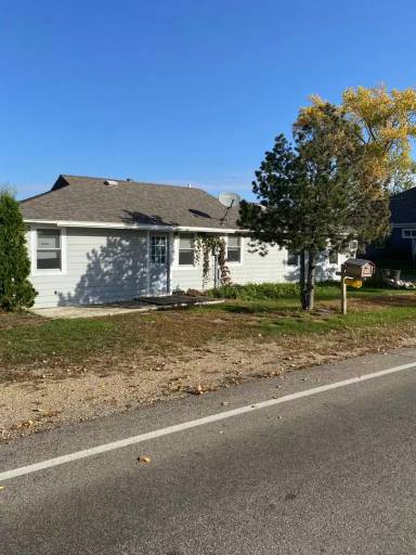 Main picture of 1046 S Lake Dr