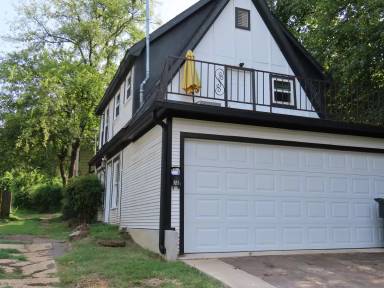 Main picture of 403 E Dodge St