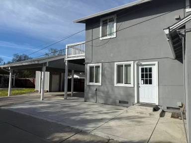 Main picture of 132 Clover St