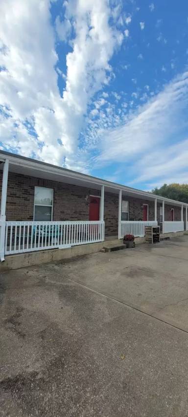 Main picture of 801 Johnson Cir