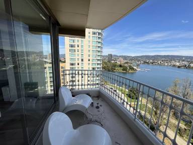 Main picture of 1555 Lakeside Dr