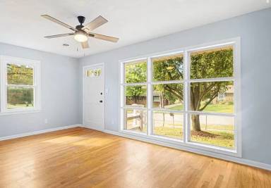 Main picture of 403 Village Dr