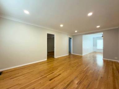 Main picture of 10428 Riverside Dr
