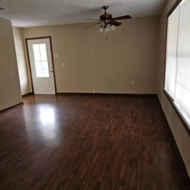 Main picture of 1609 W Main St