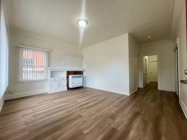 Main picture of 332 W 9th St