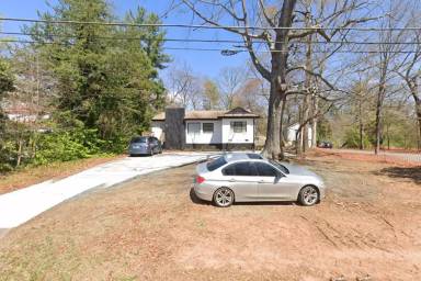 Main picture of 3261 University Pkwy