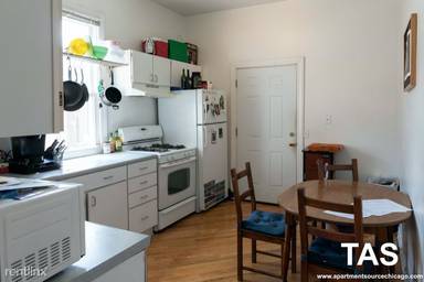 Main picture of 2616 N Marshfield Ave