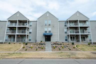 Main picture of Oakcrest Condominiums