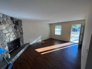 Main picture of 120 Mitchell Cir