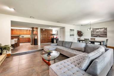 Main picture of 2115 E Balboa Dr