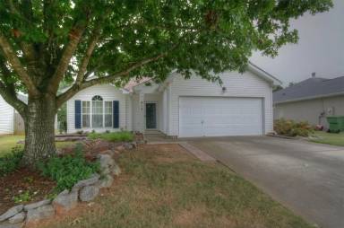 Main picture of 215 River Oaks Dr