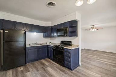 Main picture of 2219 S Park St