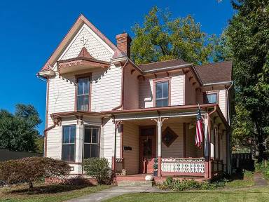 Main picture of 826 N Augusta St