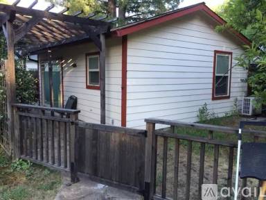 Main picture of 740 N Pine St