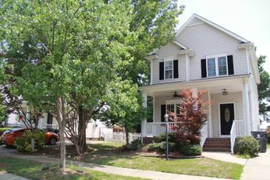 Main picture of 513 E Maple Ave