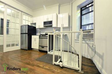Main picture of 118 E 102nd St