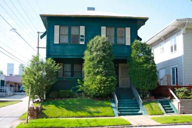 Main picture of 117 E 17th St