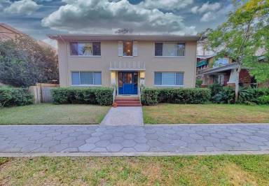 Main picture of 3219 Oak St