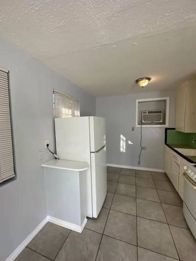 Main picture of 234 W 22nd St