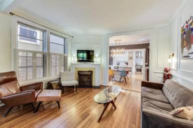 Main picture of 2032 Orrington Ave