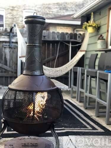 Main picture of 4324 N Milwaukee Ave