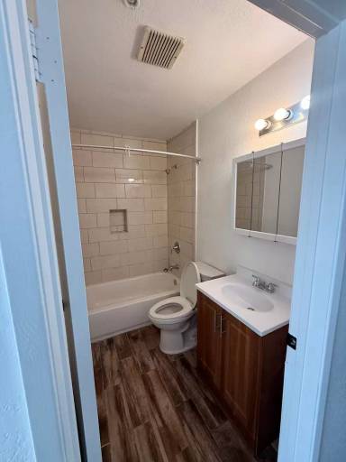 Main picture of 214 E Hyde Park Blvd