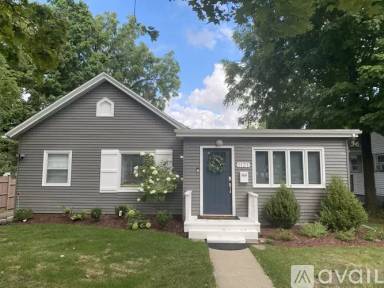 Main picture of 1121 Center St