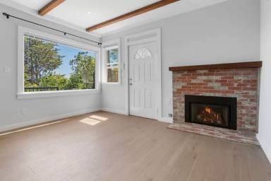 Main picture of 165 Beacon St