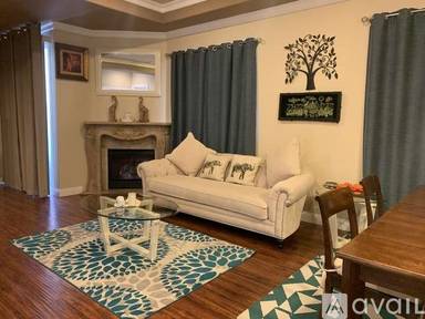 Main picture of 631 E Magnolia Blvd