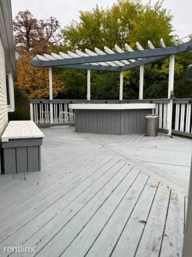Main picture of 5100 N Leonard Dr