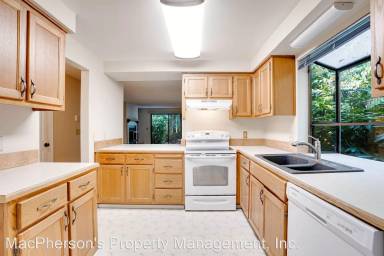 Main picture of 16528 23rd Ave SE