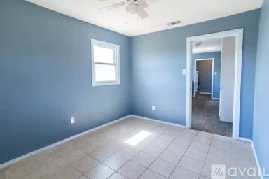 Main picture of 2723 E 2nd St
