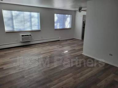 Main picture of 5605 W Warren Ave