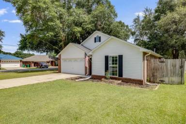 Main picture of 2808 Ping Ln