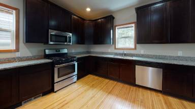 Main picture of 1018 16th Ave SE