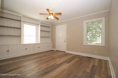 Main picture of 2421 Lindbergh Dr