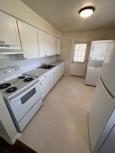 Main picture of 2696 Byron St