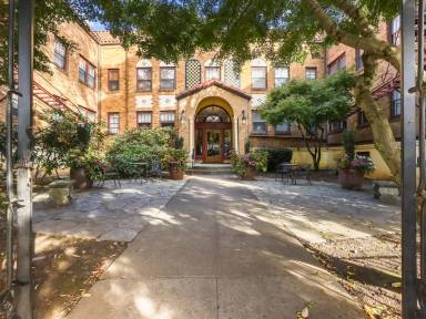 Main picture of 2215 NW Irving St