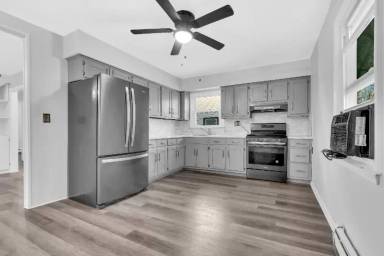 Main picture of 14 Brookwood Dr