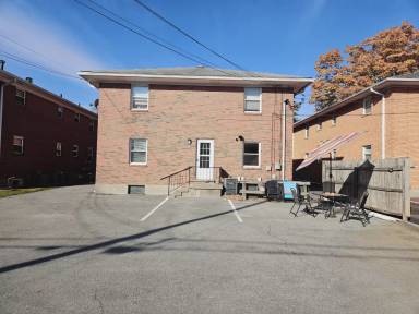 Main picture of 121 McArthur Dr