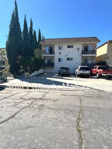 Main picture of 4060 Iowa St