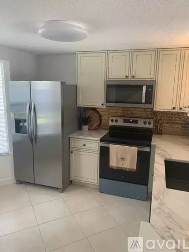 Main picture of 239 SW 3rd St