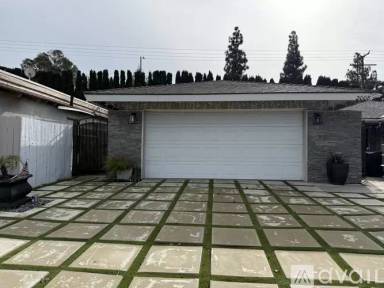 Main picture of 2004 E Stearns Ave