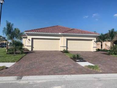Main picture of 2044 Wellington St