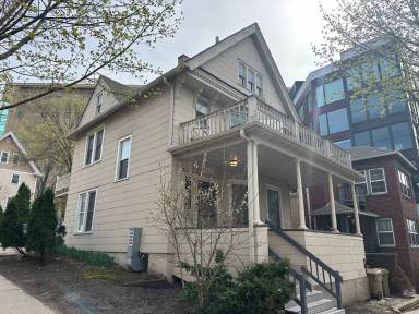 Main picture of 203 S Henry St