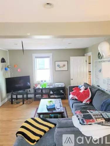 Main picture of 735 Somerville Ave