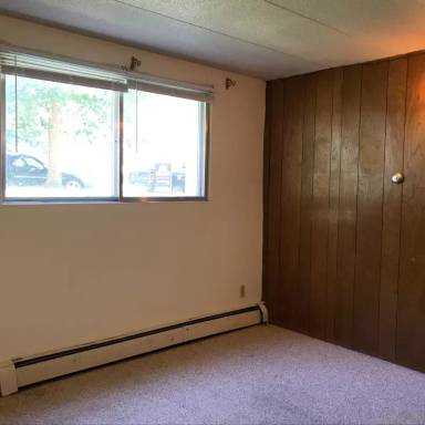 Main picture of 28 8th St NE